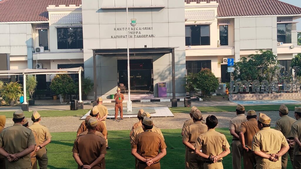 Pimpin Apel Senin Pagi, Lurah Soni Tekankan Peningkatan Kedisiplinan Demi Pelayanan Prima Kepada Masyarakat 2320970 1024x576