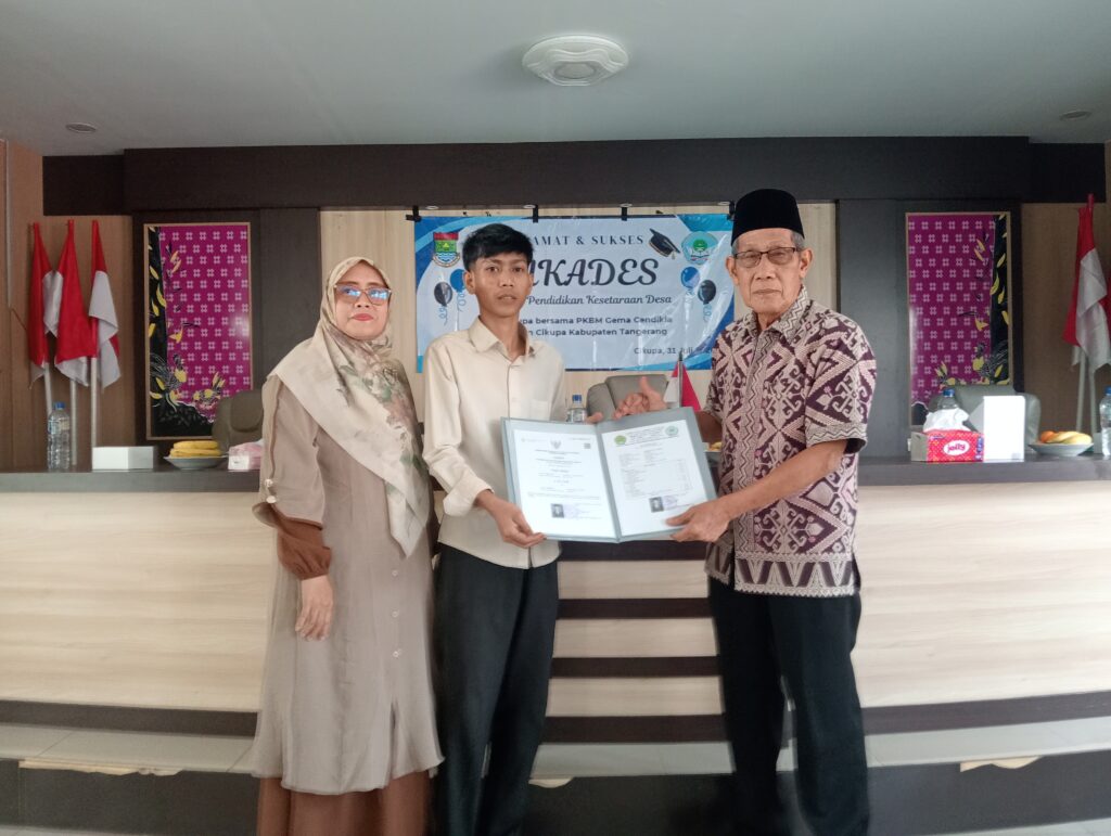 Pemdes Cikupa Sukses Gelar Penyerahan Ijazah Paket C Program PAKADES oplus 0