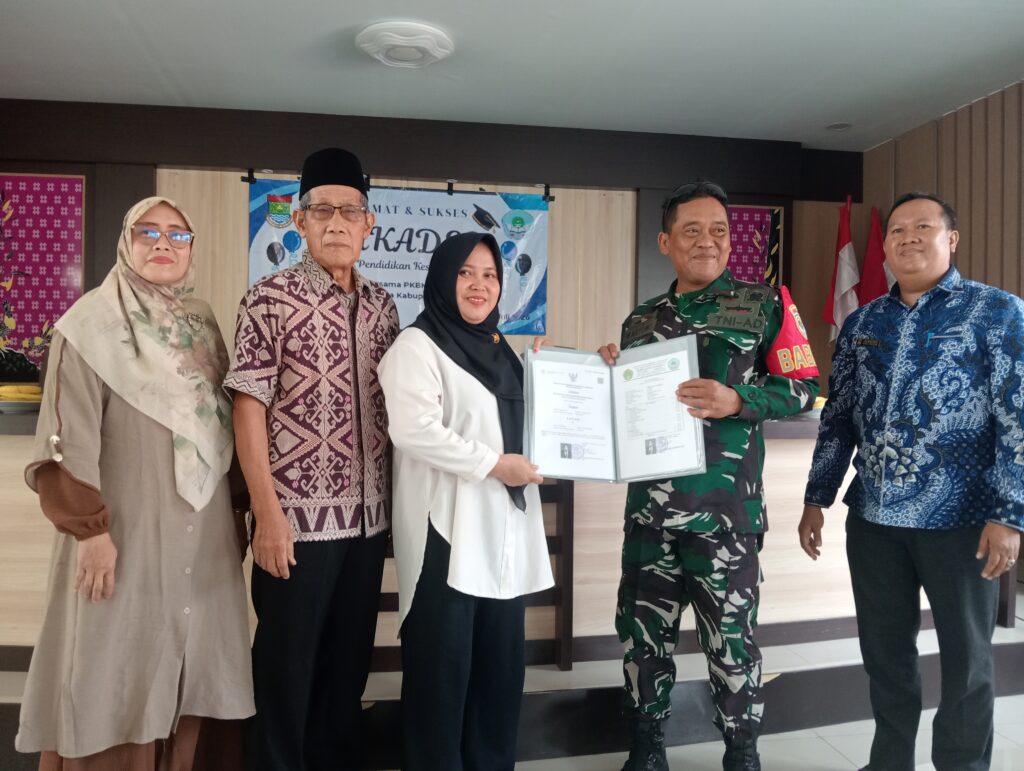Pemdes Cikupa Sukses Gelar Penyerahan Ijazah Paket C Program PAKADES oplus 0
