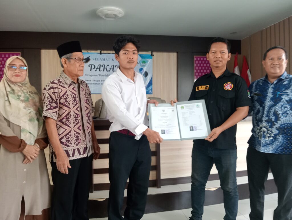 Pemdes Cikupa Sukses Gelar Penyerahan Ijazah Paket C Program PAKADES oplus 0