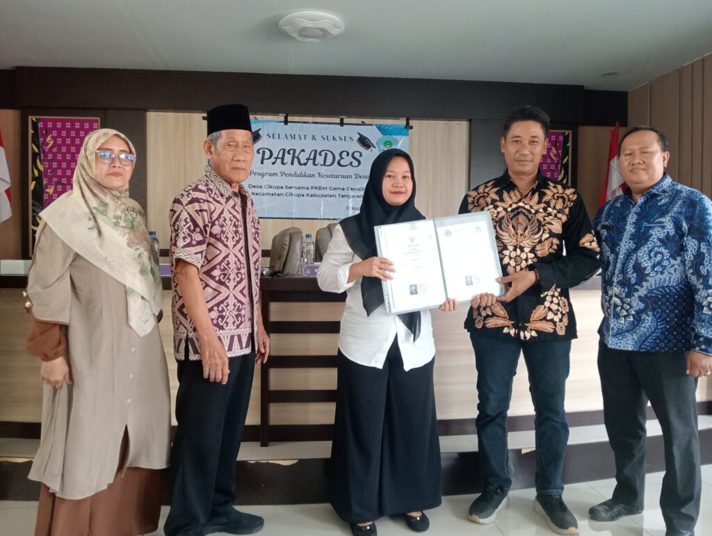 Pemdes Cikupa Sukses Gelar Penyerahan Ijazah Paket C Program PAKADES oplus 0