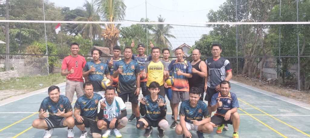 Warga Cluster Persada Jayanti Semarakkan HUT RI-81 Dengan Turnamen Bolo Voli Antar RT 2425982