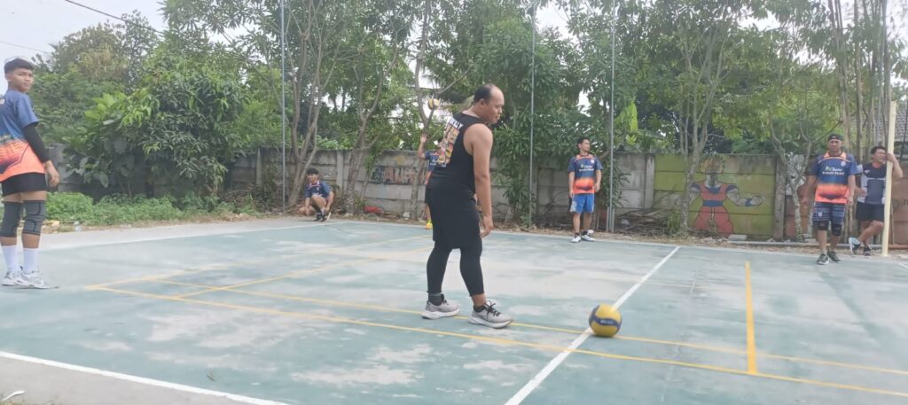 Warga Cluster Persada Jayanti Semarakkan HUT RI-81 Dengan Turnamen Bolo Voli Antar RT 2425985