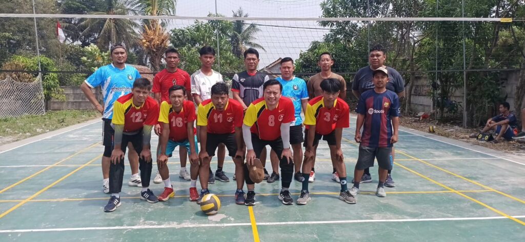 Warga Cluster Persada Jayanti Semarakkan HUT RI-81 Dengan Turnamen Bolo Voli Antar RT 2426004