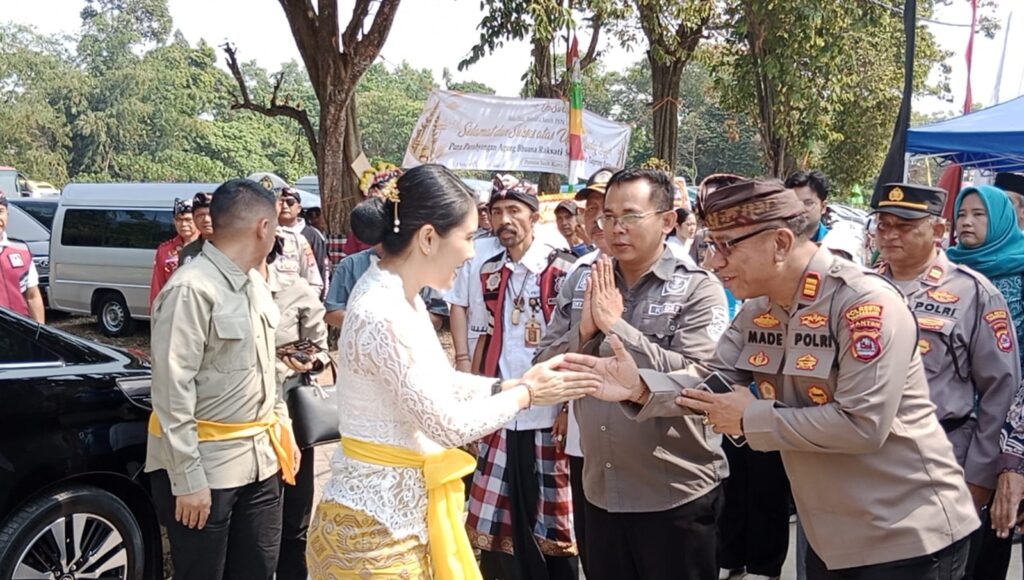 Polsek Tigaraksa Laksanakan Pengamanan Rangkaian Peresmian Pura Parahyangan Agung Bhuwana Raksati, Wujud Sinergi Menjaga Kerukunan Umat Beragama 2430336