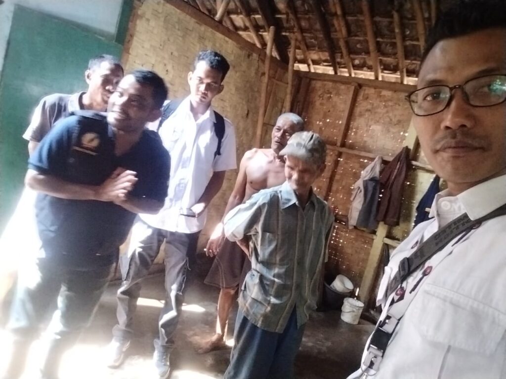 Gerak Cepat Tangani Korban Kebakaran, Pemdes Sukadame Bersama TKSK dan Muspika Pagelaran Tinjau Rumah Warga 2476505