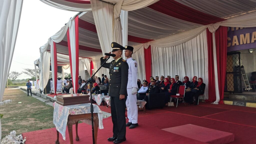 Penurunan Bendera HUT ke-81 RI di Rajeg Berlangsung Khidmat, Danramil Tekankan Makna Kemerdekaan 2671892