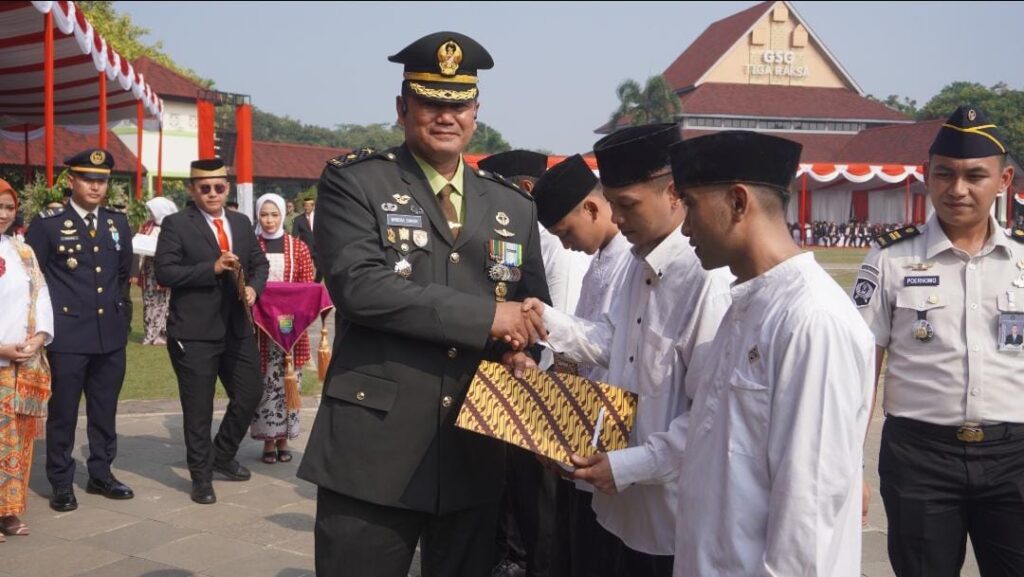 Kasdim 0510/Tigaraksa Hadiri Upacara HUT ke-81 RI Bersama Forkopimda Kabupaten Tangerang 2672413