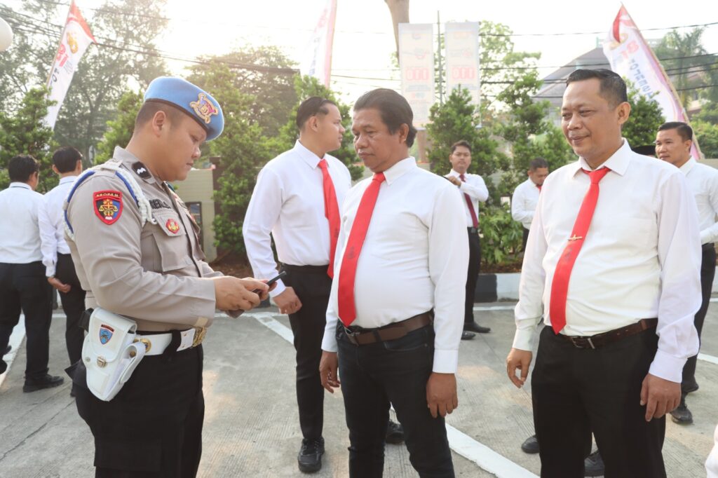 Sipropam Polresta Tangerang Cek HP Personel Terkait Judi Online Usai Upacara Hari Juang Polri 2751833