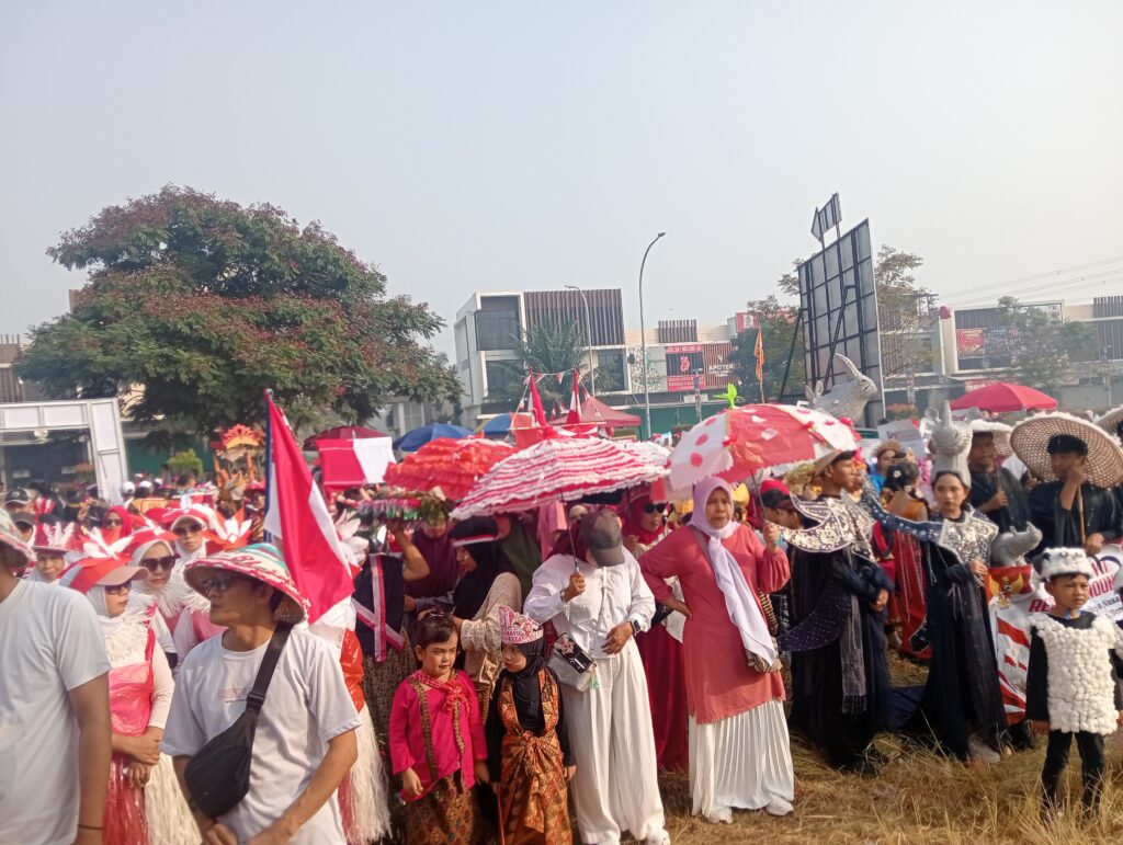 Pemdes Cikupa Gelar Karnaval Meriah, Tutup Rangkaian HUT RI ke-81 dengan Semarak Kebersamaan oplus 0