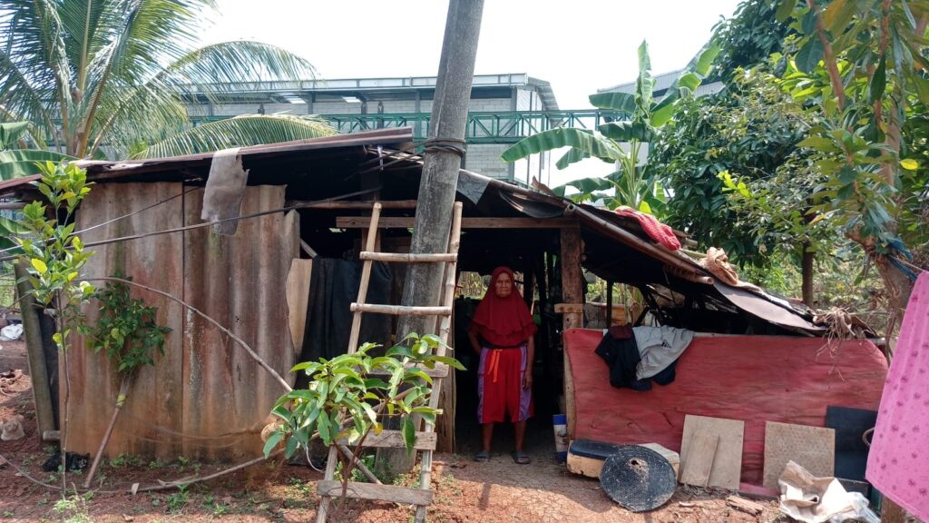 Warga Budi Mulya Cikupa, Belasan Tahun Nestapa, Sepasang Lansia Bertahan Hidup di Gubuk Reyot, Halo Pak Camat...!! 2808924