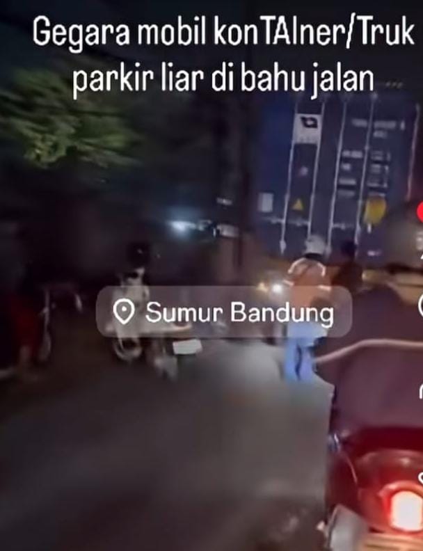 Kecelakaan di Depan Pabrik New Hope, Mobil Antre Bongkar di Bahu Jalan Diminta Ditertibkan 2836355