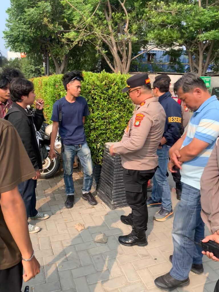 FORMASI Gelar Aksi Soroti Dugaan Praktik Prostitusi dan Peredaran Minuman Beralkohol di Orchadz Hotel Banda 1011111282