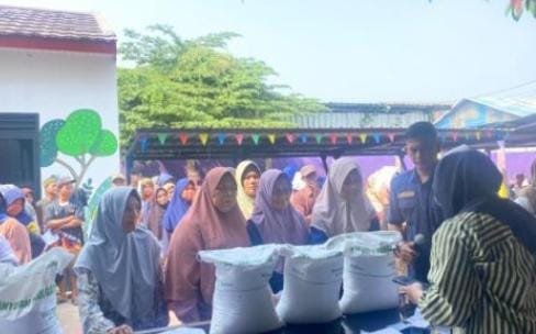 Kelurahan Bunder Salurkan Bantuan Pangan Kepada 582 Keluarga Penerima Manfaat 2907305