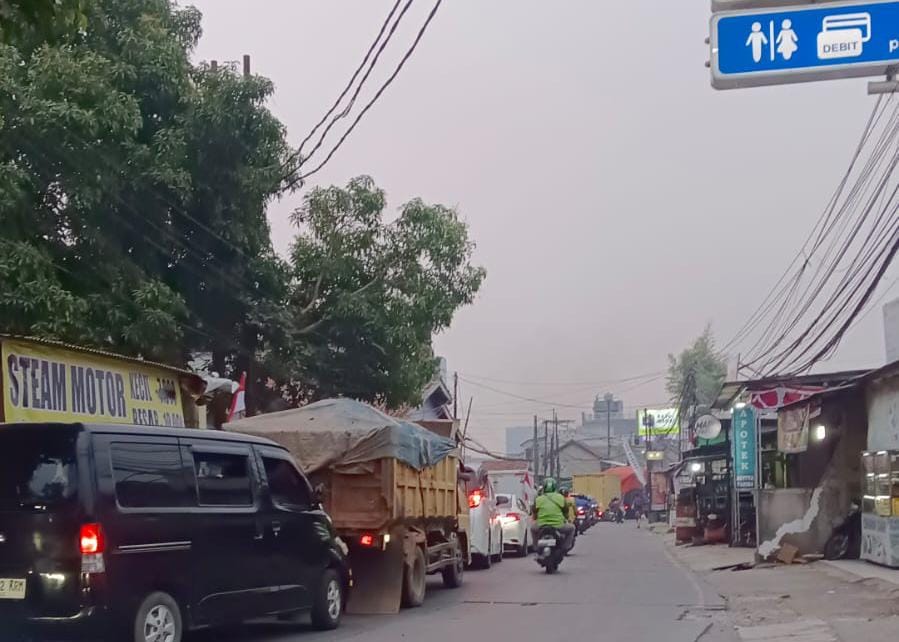 Pengamat Sosial Soroti Proyek Gorong-Gorong Cikupa: Kemacetan Parah Lumpuhkan Jalan Utama Talagasari 2941987