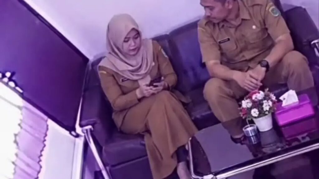 Video Mesum Kepsek dengan Guru SD di Pekalongan Viral, Pelaku Terancam Dipecat 3021319