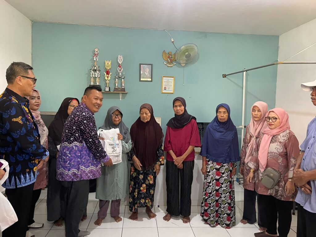Cegah Stunting Dan Pemenuhan Gizi : Dinas Perikanan Bagikan 150 Paket Olahan Ikan Untuk Ibu Hamil Dan Balita Serta Lansia Di Kecamatan Curug 3067677