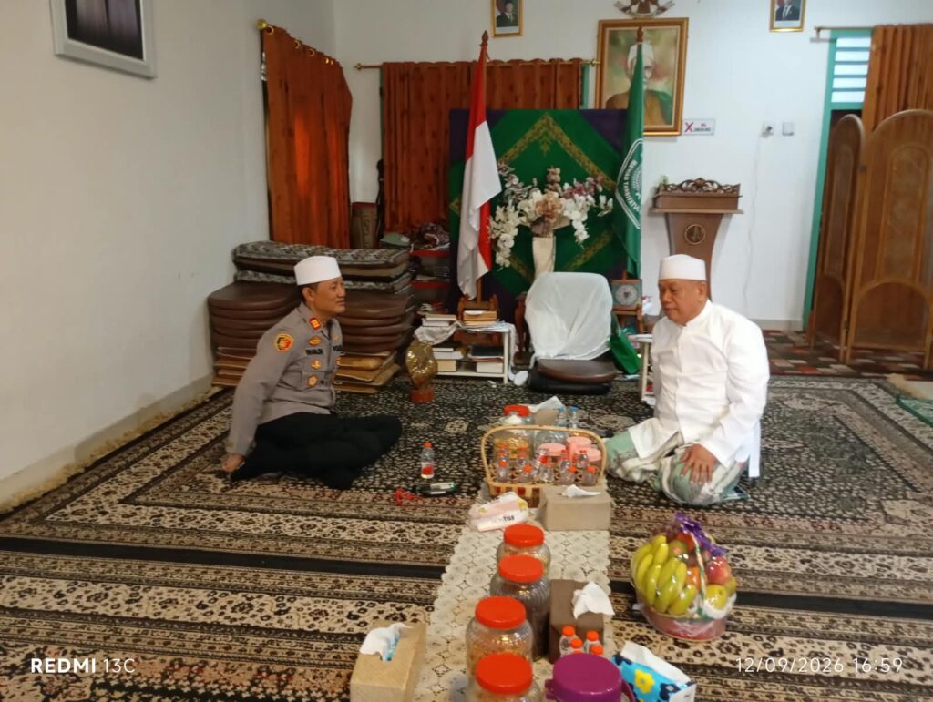 Kapolsek Tigaraksa Silaturahmi dengan Ketua MUI Kabupaten Tangerang, Perkuat Sinergitas Ulama dan Umaro 3121168