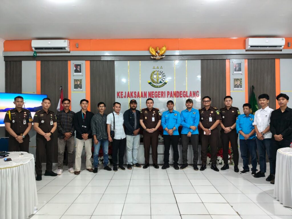 Kejari Pandeglang Siap Tindak Lanjuti Aduan KEMAS dan DPD KNPI Pandeglang Terkait Dugaan Pengelolaan PBB-P2 di Desa Kertaraharja 3160404