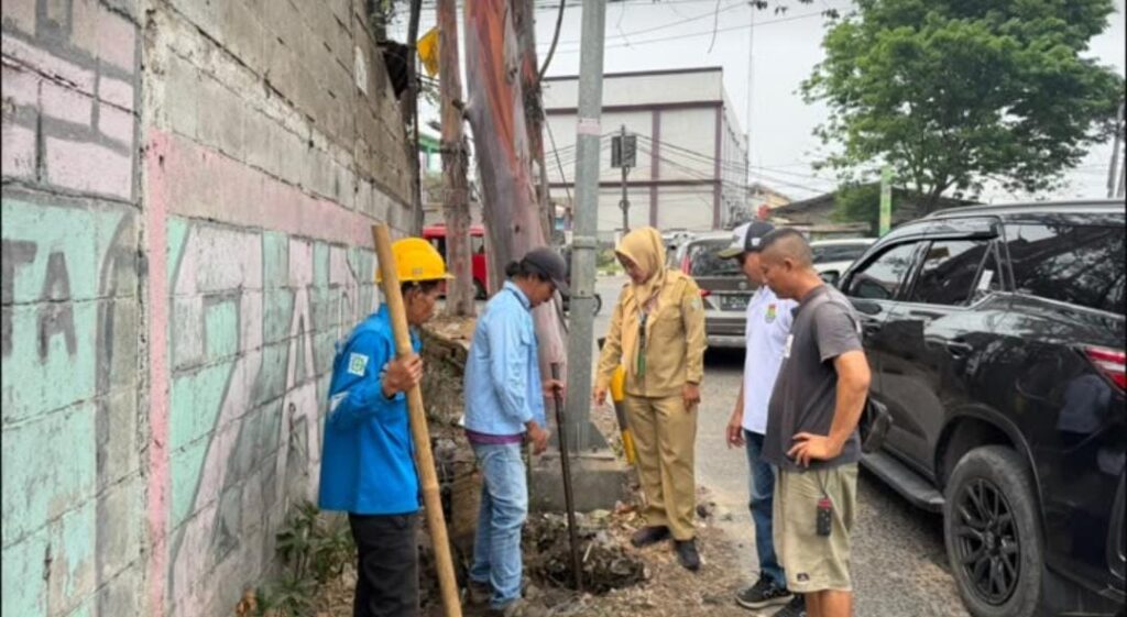 Jalan Raya Bunder Kini Lebih Terang, Lurah Ine Apresiasi Pemasangan JPU oleh Dinas Perhubungan 3230555