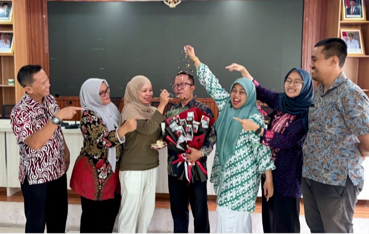Momen Hangat dan Penuh Kekeluargaan: Kejutan Ulang Tahun Lurah Soni Rahmat Sonjaya 3260810