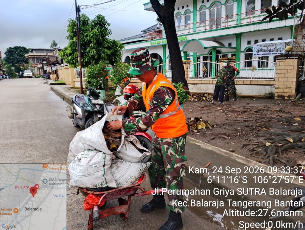 Satgas Sampah Kodim 0510/Tigaraksa Turun Langsung Bersihkan Tumpukan Sampah di Desa Talagasari 3262880