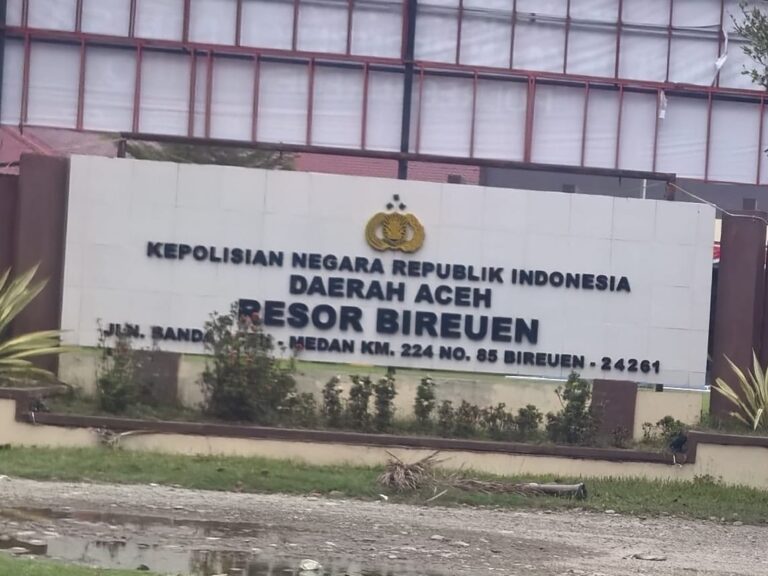 3281429