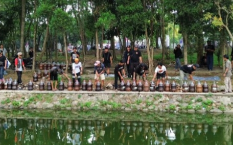 Scooteris Tangerang Bersama Karang Taruna Cikupa Tabur 10.000 Liter Eco Enzyme ke Danau Pemda dan Kali Cimanceri 3562810