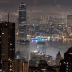 pemandangan pelabuhan victoria yang diselimuti kabut laut di hong kong cina 2 maret 2025 1740978157704 169